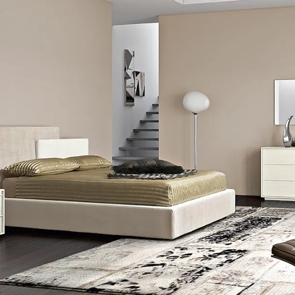 Letto con testiera asimmetrica in due colori Mix di Dal Cin